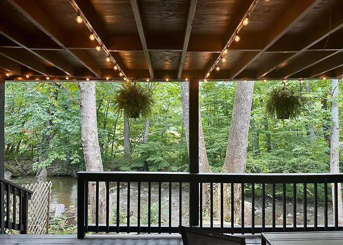 Veda Inn & Cottages